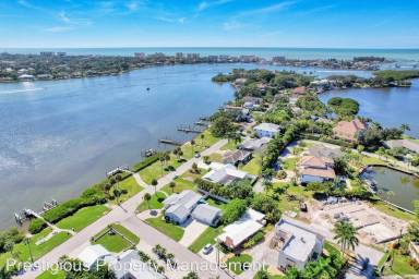 Main picture of 300 Sunrise Dr