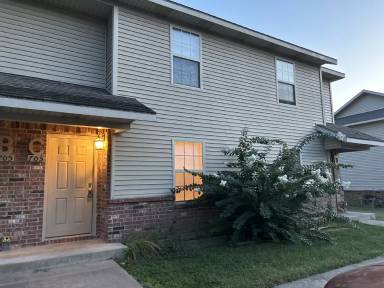 Main picture of 705 W Garland St