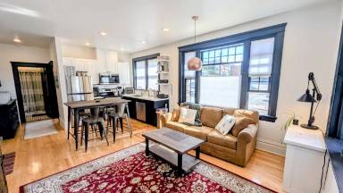 Main picture of 101 W Quartz St
