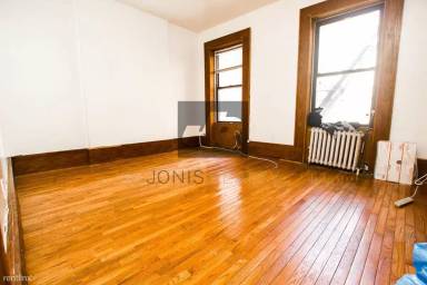 Main picture of 698 Amsterdam Ave