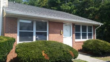 Main picture of 900 Colonial Vlg