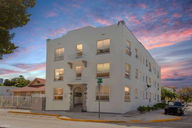 Main picture of 676 SW 2nd St