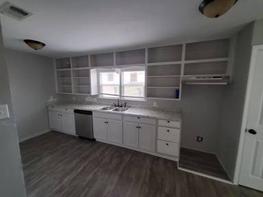 Main picture of 2130 San Antonio St