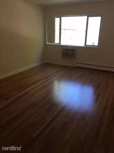 Main picture of 5820 N Sheridan Rd