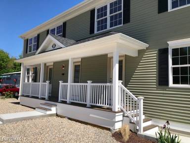 Main picture of 697 Putnam Pike