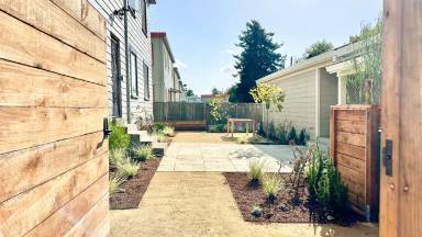 Main picture of 5691 Telegraph Ave