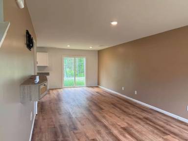 Main picture of 545 Spring St