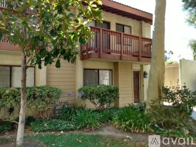 Main picture of 5760 Owensmouth Ave