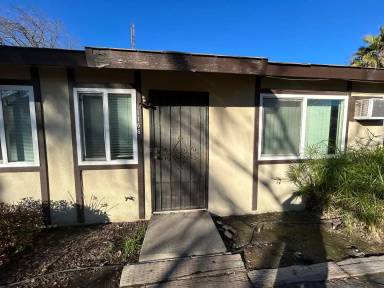 Main picture of 1148 W 7th St