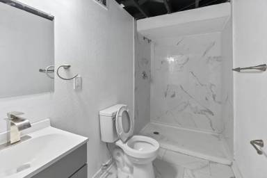 Main picture of 5408 Woodland Ave