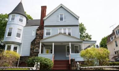 Main picture of 124 N 18th St