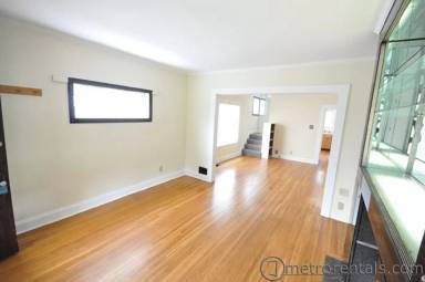 Main picture of 2963 Indianola Ave