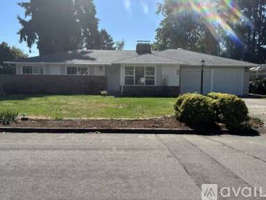 Main picture of 558 Dennis Ln N