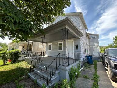 Main picture of 640 W 13th St