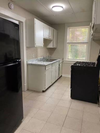 Main picture of 2460 Benton St
