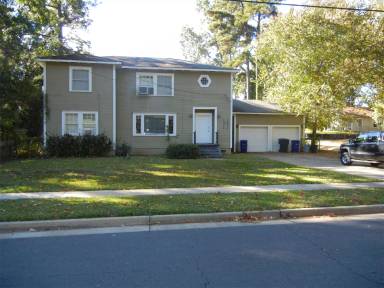 Main picture of 2902 Oak St