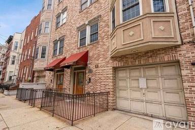 Main picture of 124 Monroe St