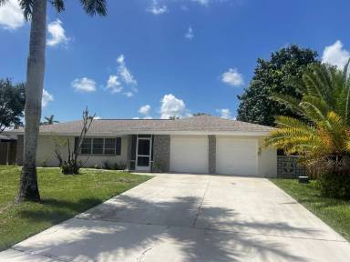 Main picture of 2448 Woodland Cir