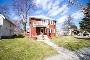 Main picture of 1246 Laclede Rd