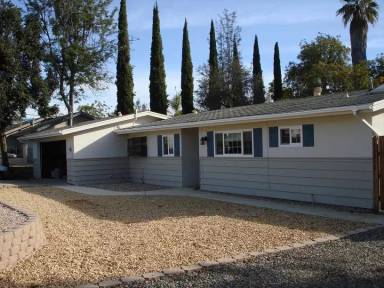 Main picture of 274 Poinsettia Ave