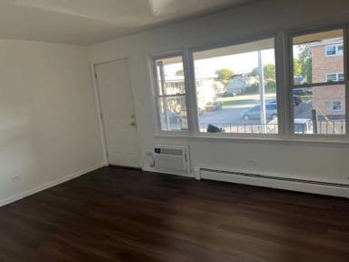 Main picture of 7046 W 87th St