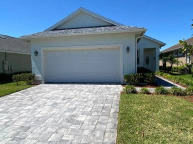 Main picture of 272 Catriona Dr