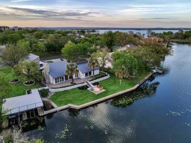 Main picture of 101 Bay Point Dr