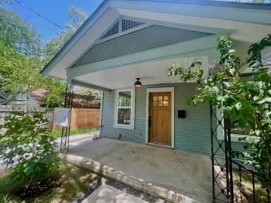 Main picture of 3207 1/2 Harris Park Ave
