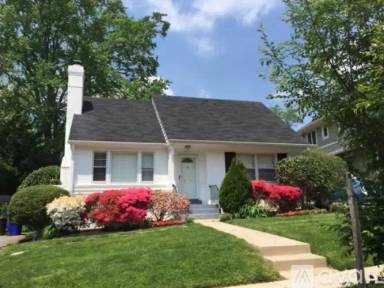 Main picture of 6115 Temple St