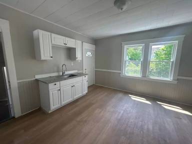 Main picture of 1005 E 74th St