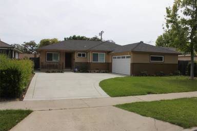 Main picture of 2612 E Santa Fe Ave