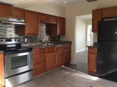 Main picture of 305 SW 21st St