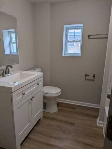 Main picture of 807 Broadway