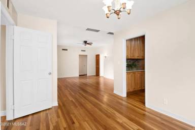 Main picture of 1439 E Blacklidge Dr