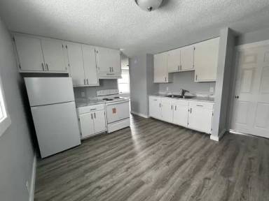 Main picture of 410 W Lyon Ave