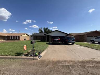 Main picture of 413 Rosewood Dr