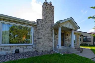 Main picture of 5040 Cedar Ave S