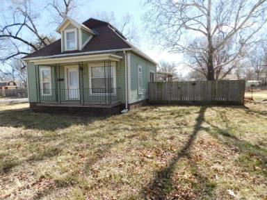 Main picture of 236 E Ellsworth Ave