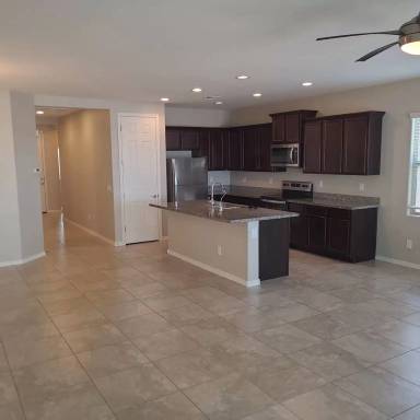 Main picture of 4894 E Alamo St