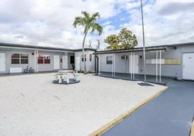 Main picture of 1015 Palm Ave