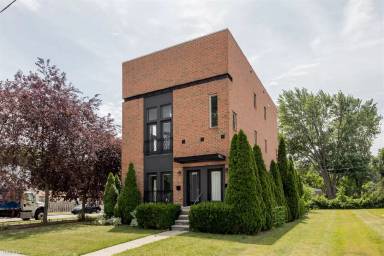 Main picture of 1500 Woodward Hts