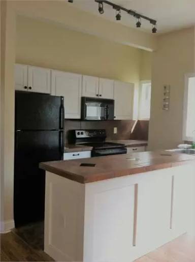 Main picture of 2530 E 34th St