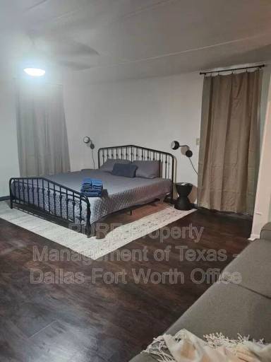 Main picture of 1001 S Lindsay St