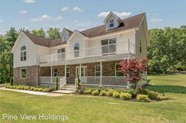 Main picture of 40 Oakland Dr