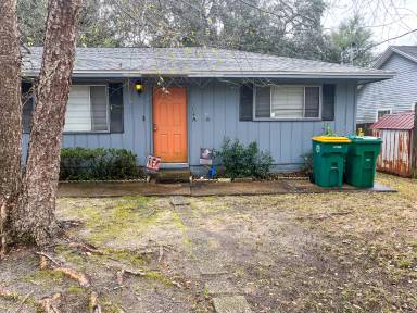 Main picture of 104 2nd Ave