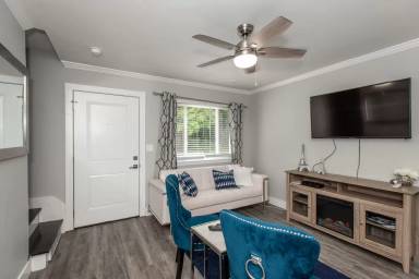 Main picture of 262 Irwin Pl
