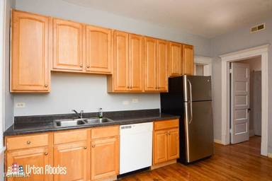 Main picture of 2545 N Seminary Ave