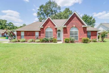 Main picture of 14081 Oak View Cir