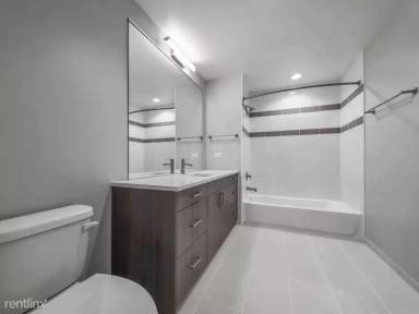 Main picture of 102 W Division St