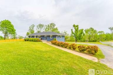 Main picture of 8011 Shallowford Rd